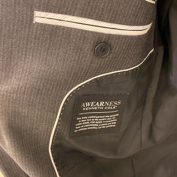 KENNETH COLE MEN SUIT - Picture 2 of 3